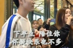 播放小姐姐失恋唱歌录像,小姐姐深情演绎失恋之歌